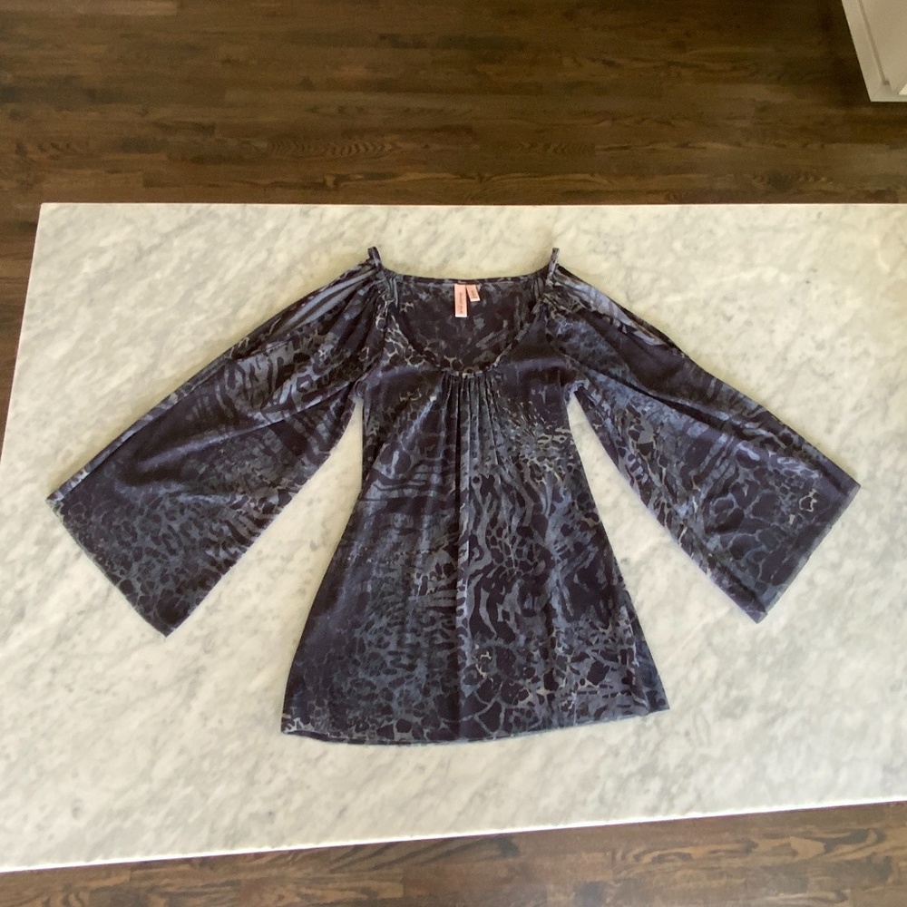 Sweet Pea - Open Shoulder Top - Size SM